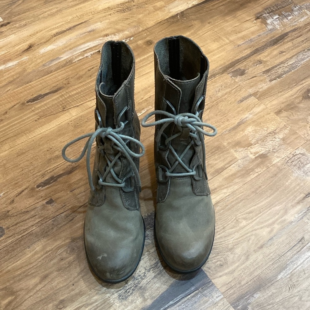 Sorel Size 9 Grey Joan of Arctic Wedge Boot